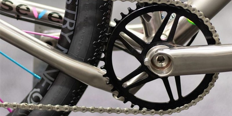 Компания AbsoluteBLACK анонсира смазкa с графен за вериги 